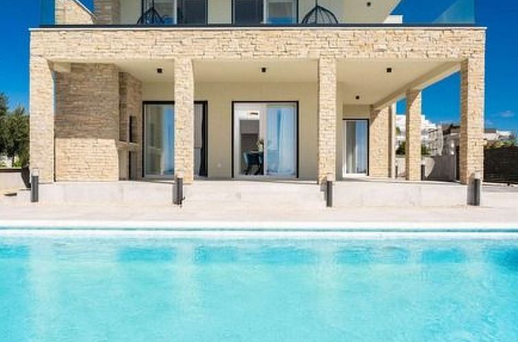 Vakantiehuis Luxuriöse Villa direkt am Meer - Agentur TA Le