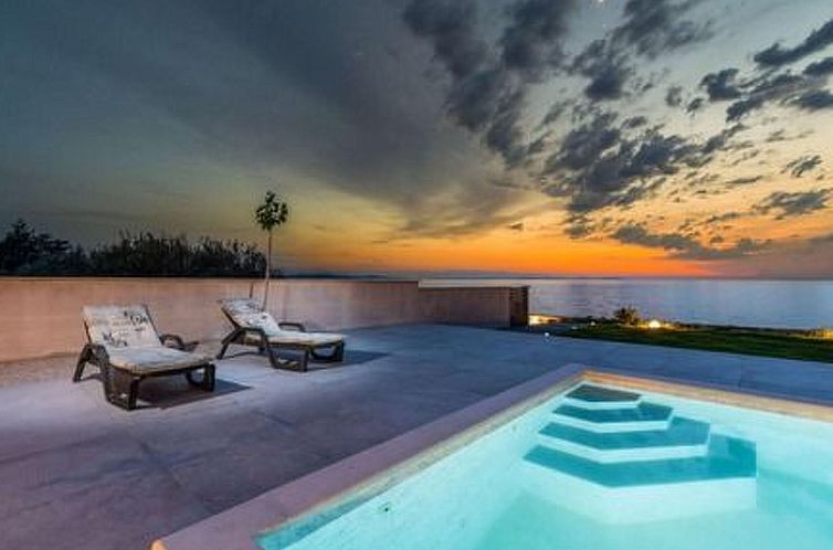 Vakantiehuis Luxuriöse Villa direkt am Meer - Agentur TA Le