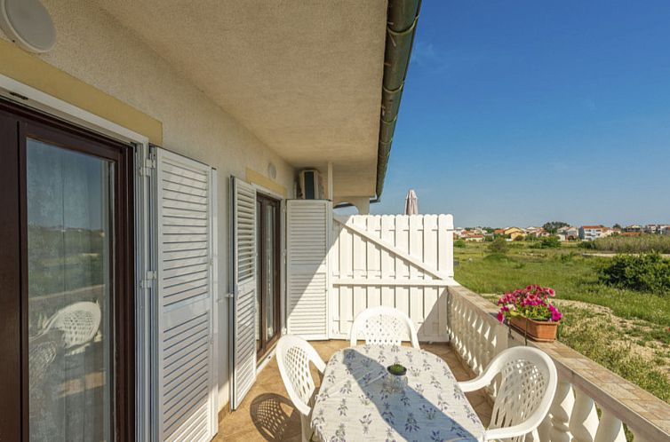 Guest house 1034736 - Apartment Dalmatia - Appartement Wohnung Lea in Strandnähe - Agentur TA Leut