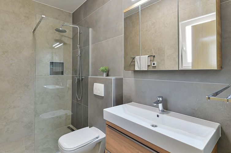 Vakantiehuis Romantische Villa mit Pool und Sauna, in Strand