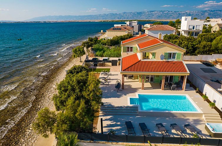 Unterkunft 1034745 - Ferienhaus Dalmatien - Vakantiehuis Villa "Mar" am Strand mit beheiztem Pool, Jacuz