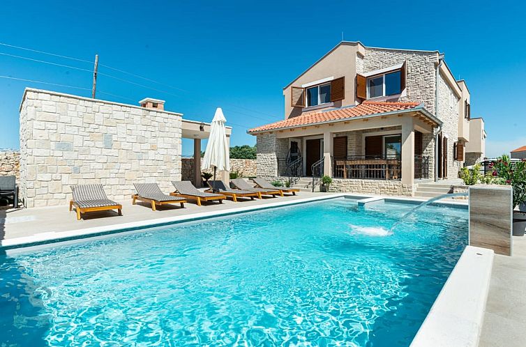 Vakantiehuis Villa Vid 03 mit beheiztem Pool -TA Leut Agency