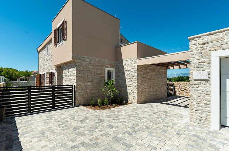 Vakantiehuis Villa Vid 03 mit beheiztem Pool -TA Leut Agency