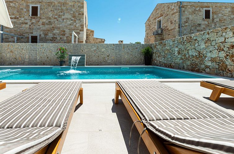 Vakantiehuis Villa Vid 03 mit beheiztem Pool -TA Leut Agency