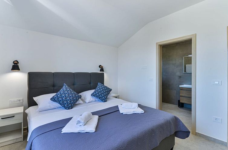 Vakantiehuis Villa Vid 03 mit beheiztem Pool -TA Leut Agency