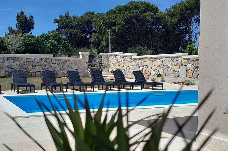 Vakantiehuis Neue Luxusvilla mit Pool - Agentur TA Leut