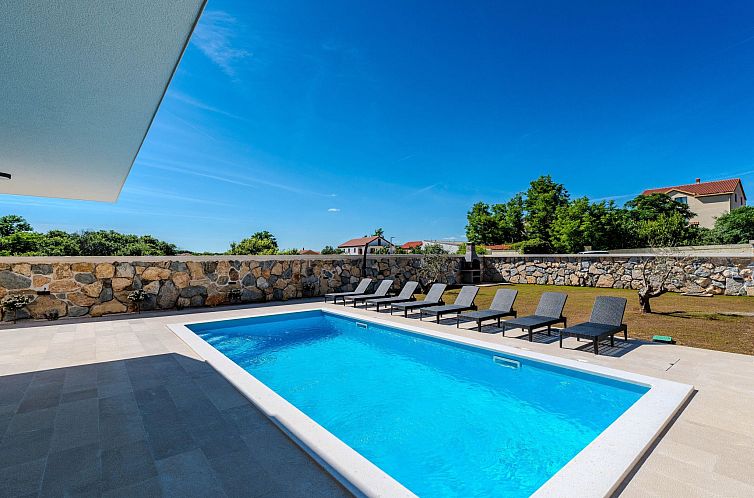 Vakantiehuis Neue Luxusvilla mit Pool - Agentur TA Leut