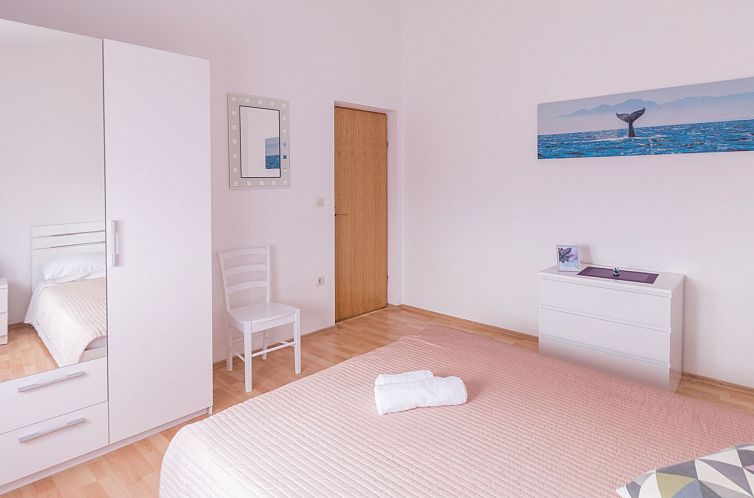 Appartement Wohnung Nikol mit großem Garten- TA Leut Agency