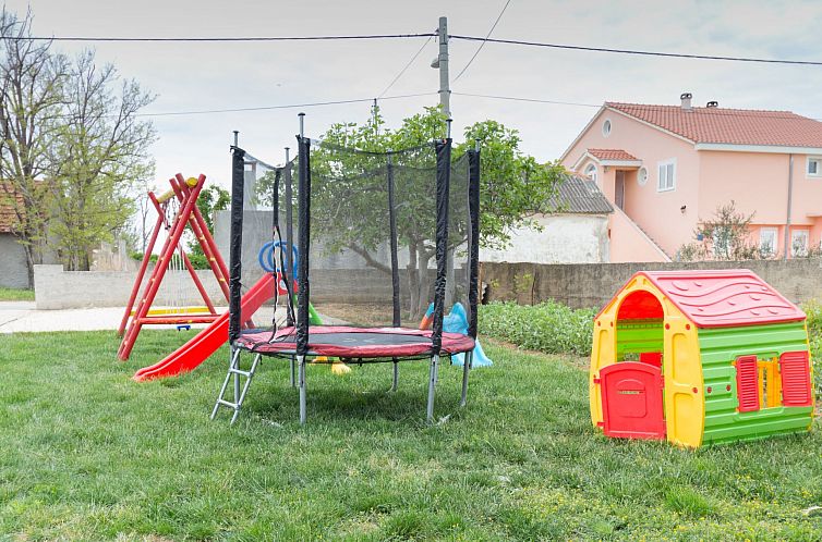 Appartement Wohnung Nikol mit großem Garten- TA Leut Agency