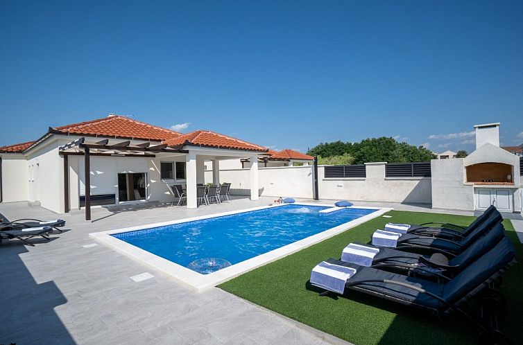 Unterkunft 1034778 - Ferienhaus Dalmatien - Vakantiehuis Villa mit beheiztem Pool Privlaka - TA Leut Age