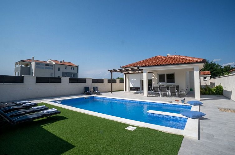 Vakantiehuis Villa mit beheiztem Pool Privlaka - TA Leut Age