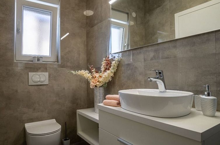 Vakantiehuis Villa mit beheiztem Pool Privlaka - TA Leut Age