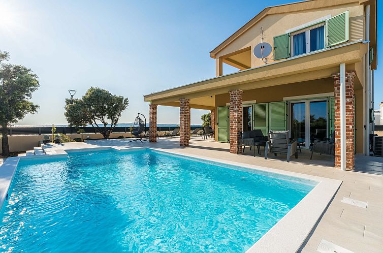 Vakantiehuis Luxuriöse Villa direkt am Meer - Agentur TA Le