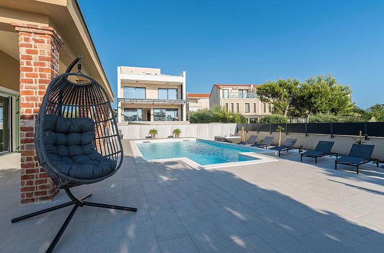 Vakantiehuis Luxuriöse Villa direkt am Meer - Agentur TA Le