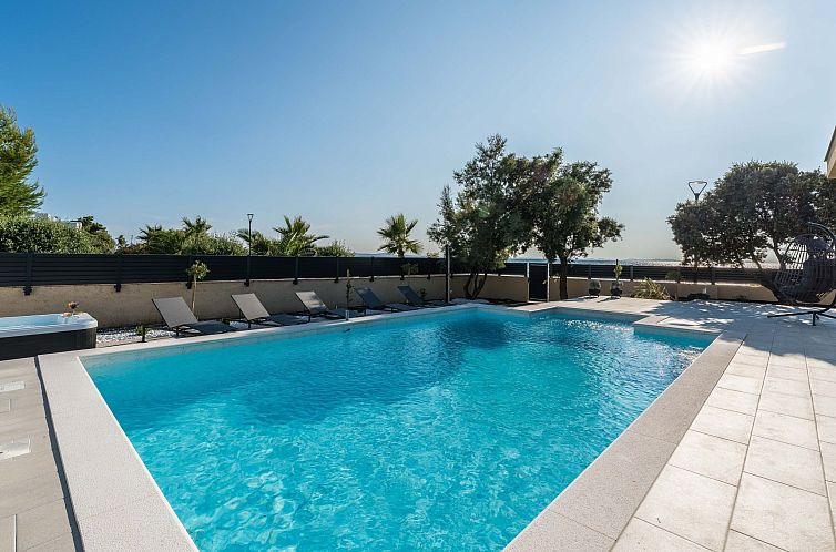 Vakantiehuis Luxuriöse Villa direkt am Meer - Agentur TA Le