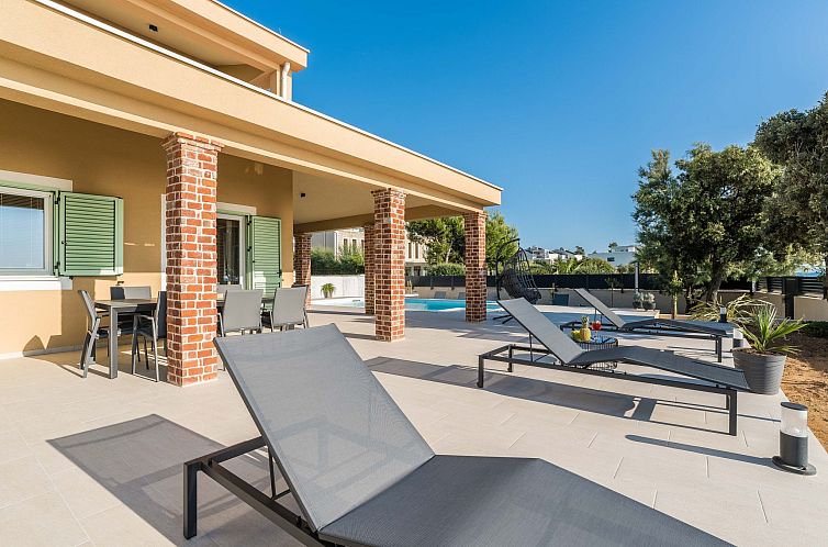 Vakantiehuis Luxuriöse Villa direkt am Meer - Agentur TA Le