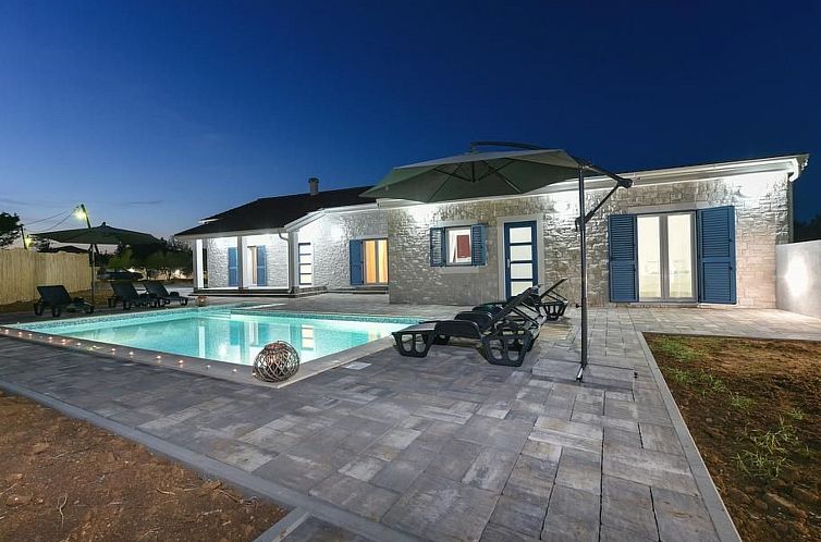 Unterkunft 1034785 - Ferienhaus Dalmatien - Vakantiehuis Villa mit Garten, Grill und Terrasse