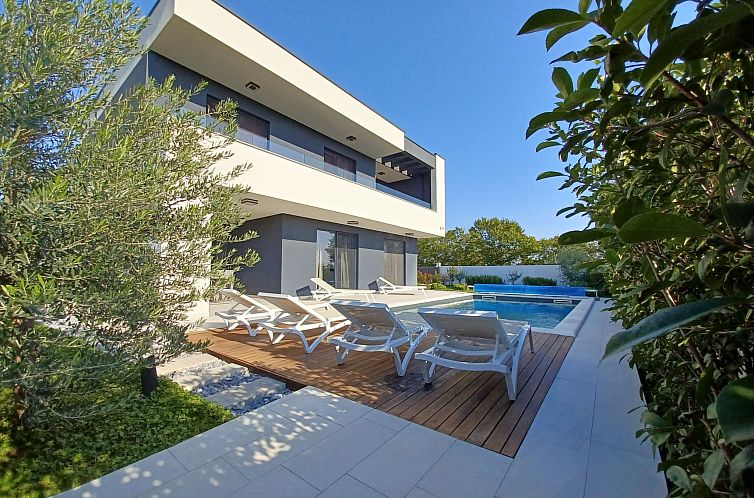 Vakantiehuis Villa Angelo mit Sauna, Fitnessraum und Pool