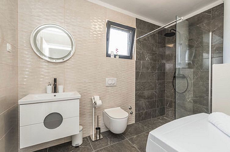 Vakantiehuis Villa Angelo mit Sauna, Fitnessraum und Pool