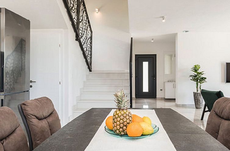 Vakantiehuis Villa Angelo mit Sauna, Fitnessraum und Pool
