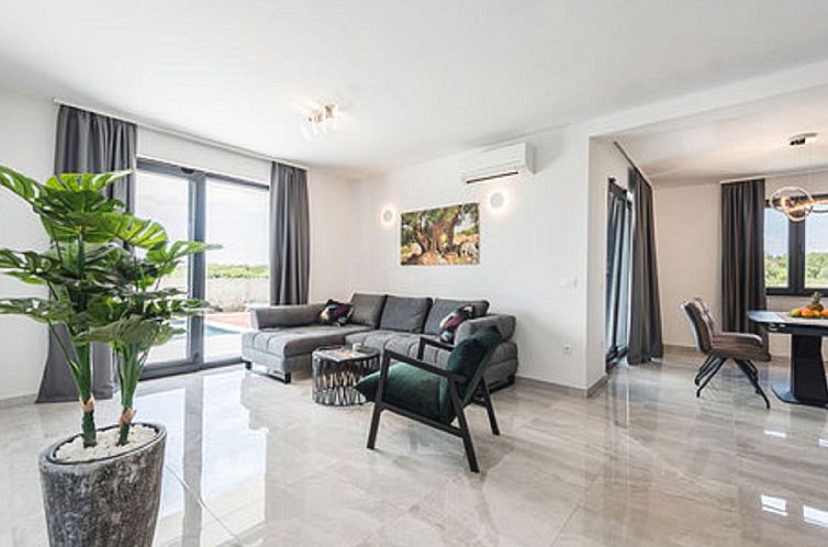 Vakantiehuis Villa Angelo mit Sauna, Fitnessraum und Pool