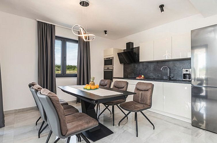 Vakantiehuis Villa Angelo mit Sauna, Fitnessraum und Pool