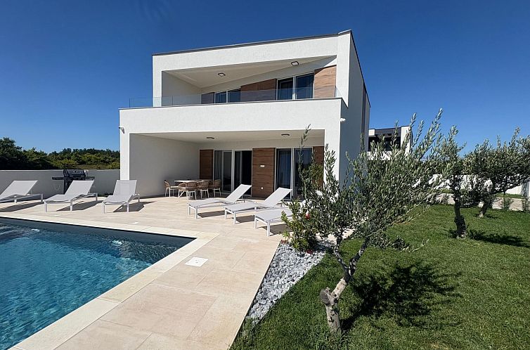 Vakantiehuis Neue Villa Angelo mit Sauna und beheiztem Pool