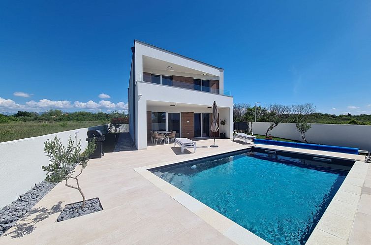 Vakantiehuis Neue Villa Angelo mit Sauna und beheiztem Pool
