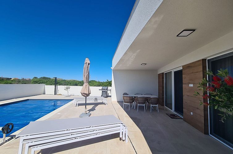 Vakantiehuis Neue Villa Angelo mit Sauna und beheiztem Pool
