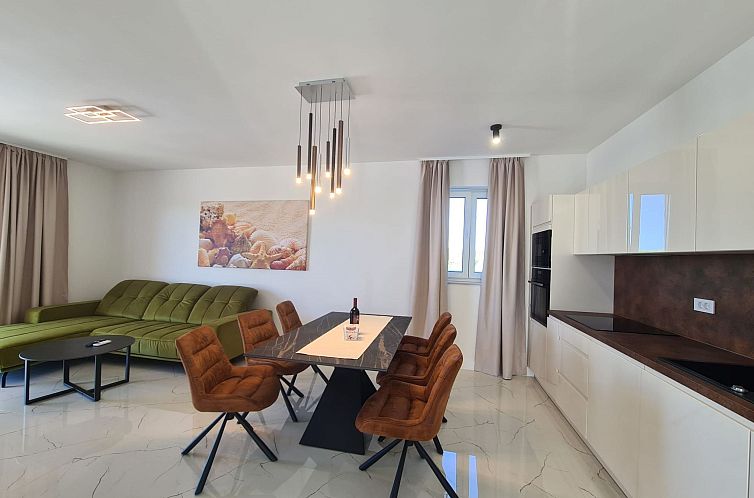 Vakantiehuis Neue Villa Angelo mit Sauna und beheiztem Pool