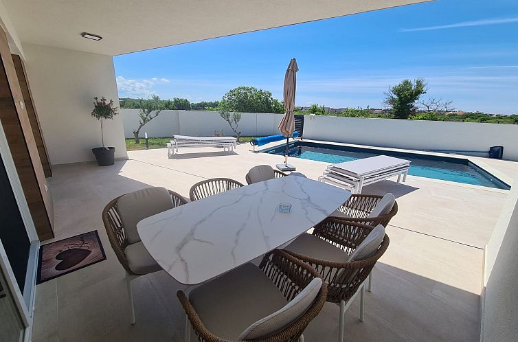 Vakantiehuis Neue Villa Angelo mit Sauna und beheiztem Pool