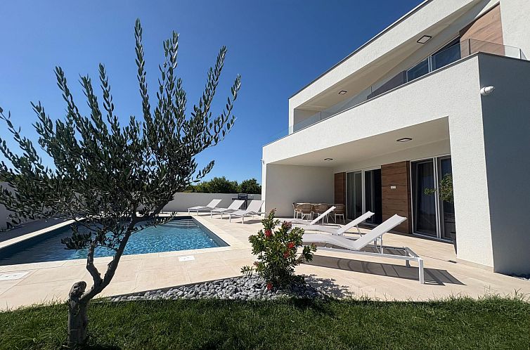 Vakantiehuis Neue Villa Angelo mit Sauna und beheiztem Pool