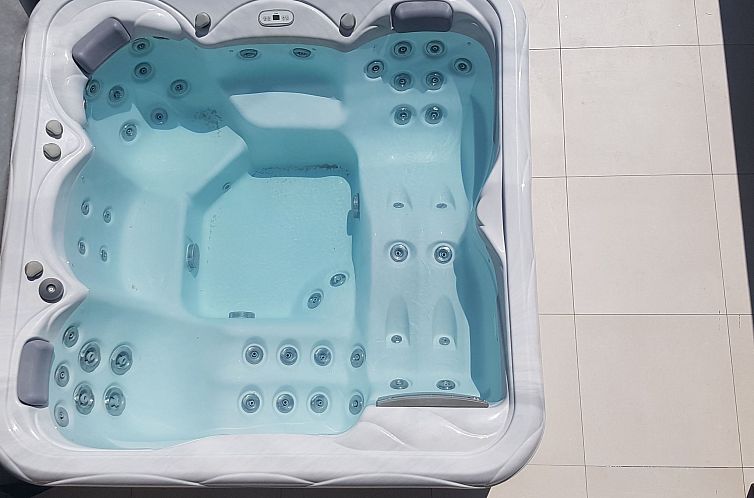 Vakantiehuis Ferienvilla "Miri Palme" mit Whirlpool