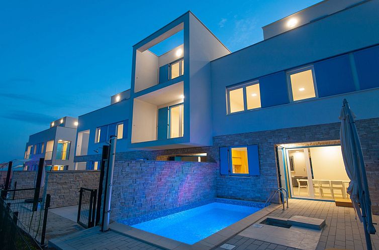 Vakantiehuis Ferienvilla "Miri Orchid" mit privatem Pool