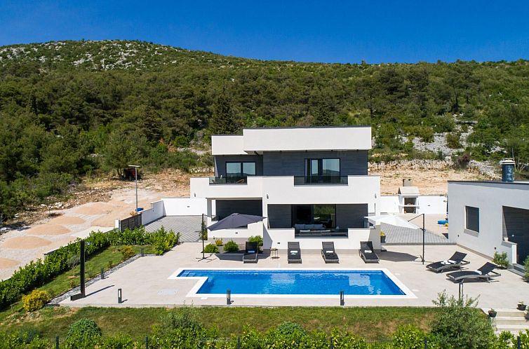 Vakantiehuis Villa Bura mit Pool und tollem Ausblick