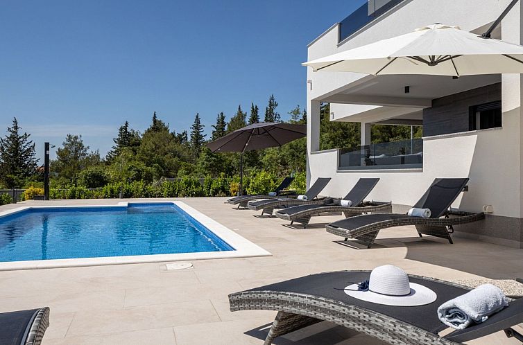 Vakantiehuis Villa Bura mit Pool und tollem Ausblick