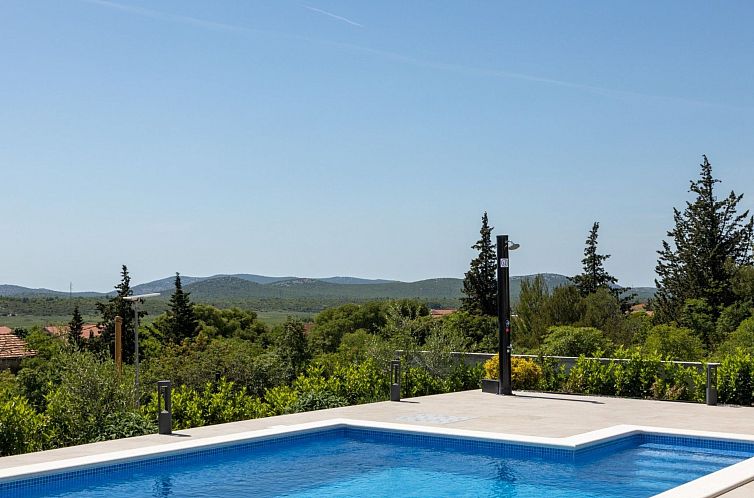 Vakantiehuis Villa Bura mit Pool und tollem Ausblick