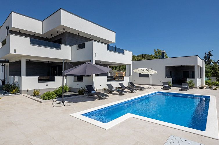 Vakantiehuis Villa Bura mit Pool und tollem Ausblick