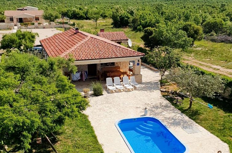 Vakantiehuis Anita 1 mit Pool