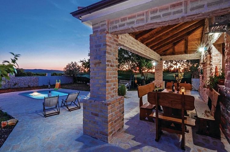 Vakantiehuis Anita 1 mit Pool