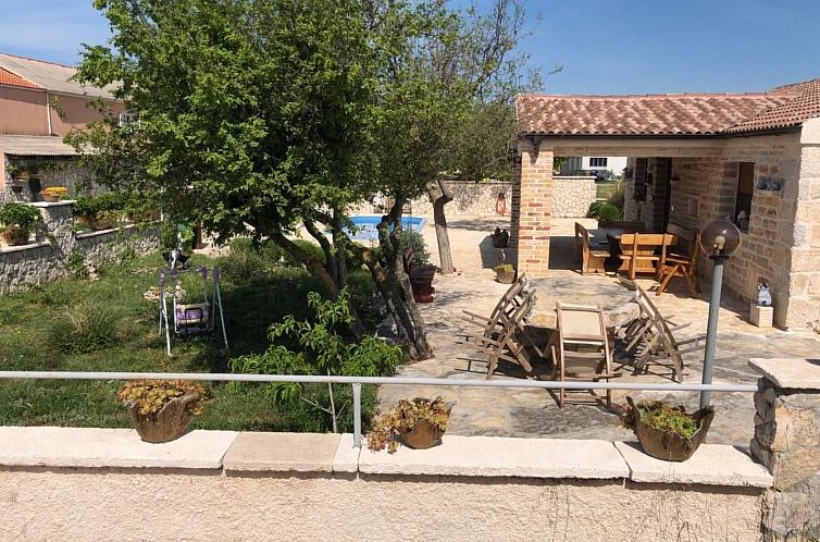 Vakantiehuis Anita 2 mit Pool