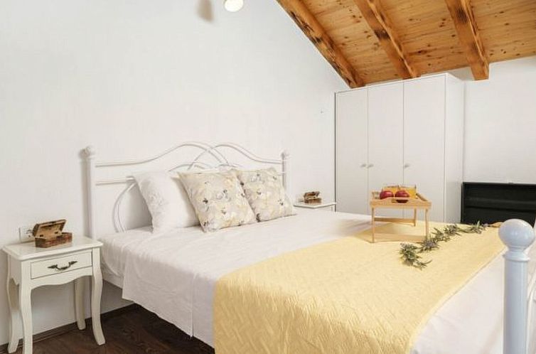 Vakantiehuis Holiday Home Marilu with pool