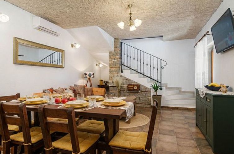 Vakantiehuis Holiday Home Marilu with pool