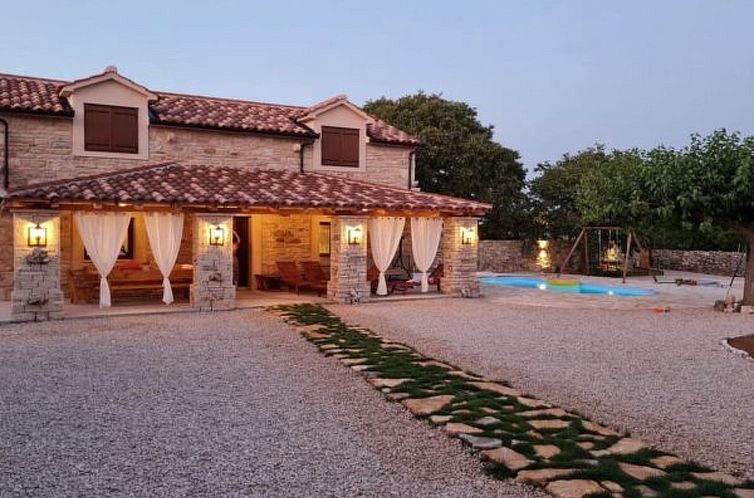 Vakantiehuis Holiday Home Marilu with pool