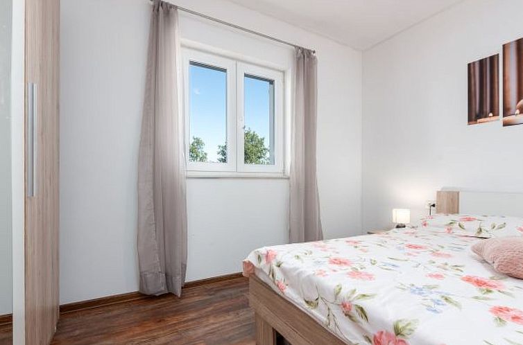 Vakantiehuis Holiday House Laetitia with pool