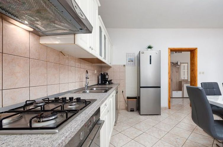 Vakantiehuis Holiday House Laetitia with pool
