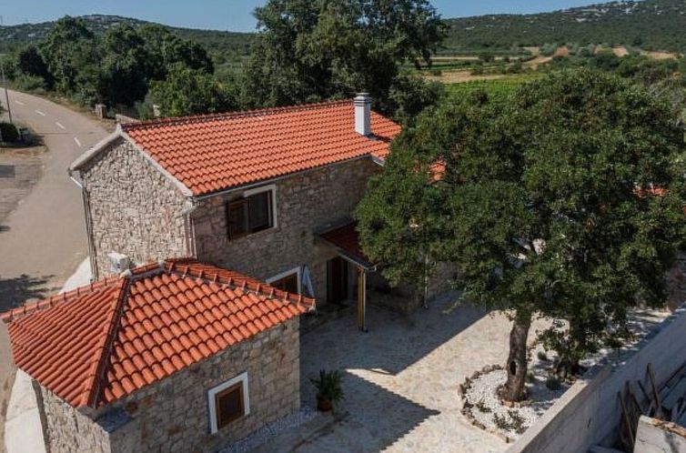 Vakantiehuis Stone villa Marita with pool