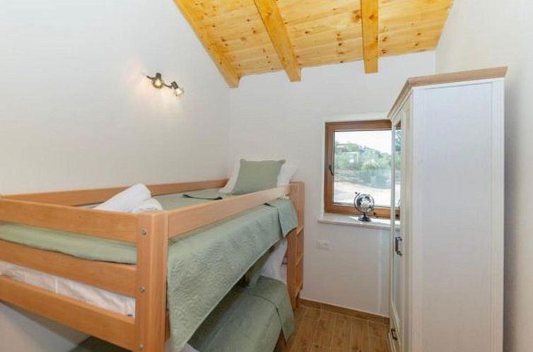 Vakantiehuis Stone villa Marita with pool