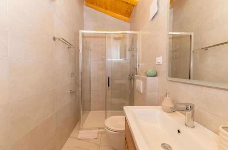 Vakantiehuis Stone villa Marita with pool