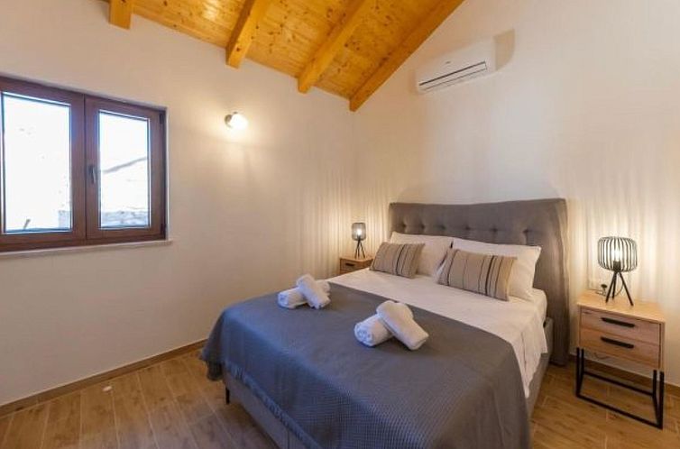 Vakantiehuis Stone villa Marita with pool